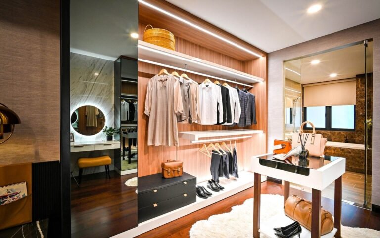 Wardrobes and Walk-in Closets: Soft-Close Hardware and Layout Planning