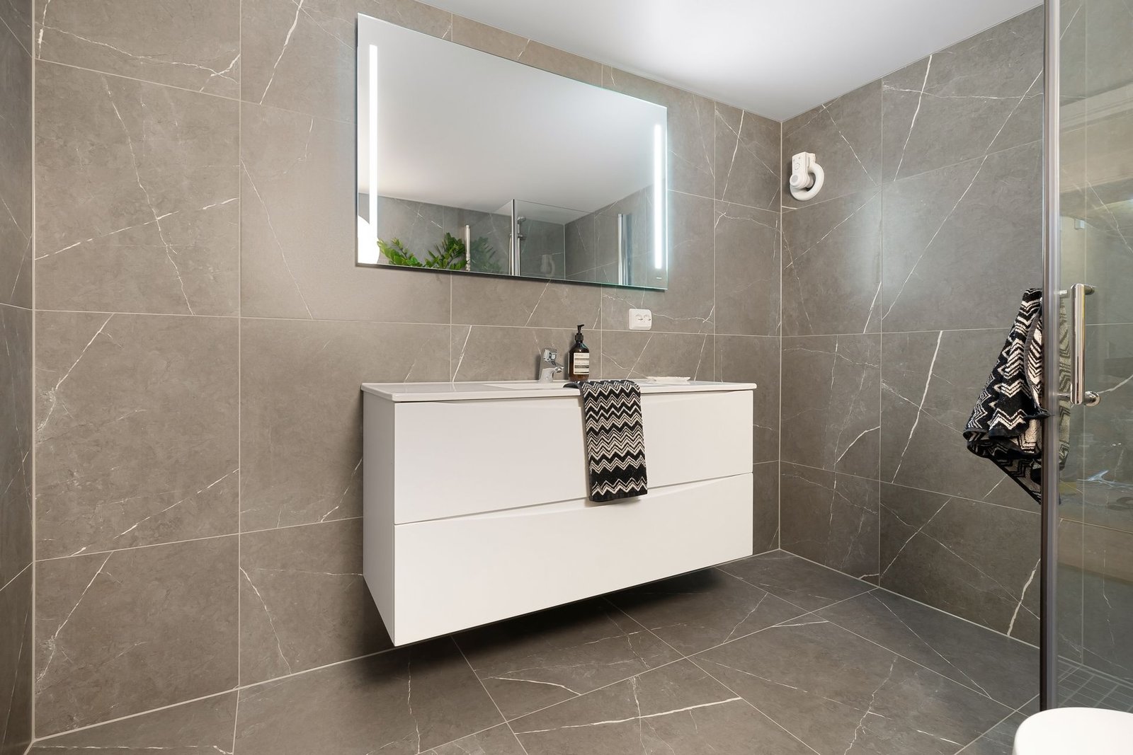 Large-Format Sintered Slabs