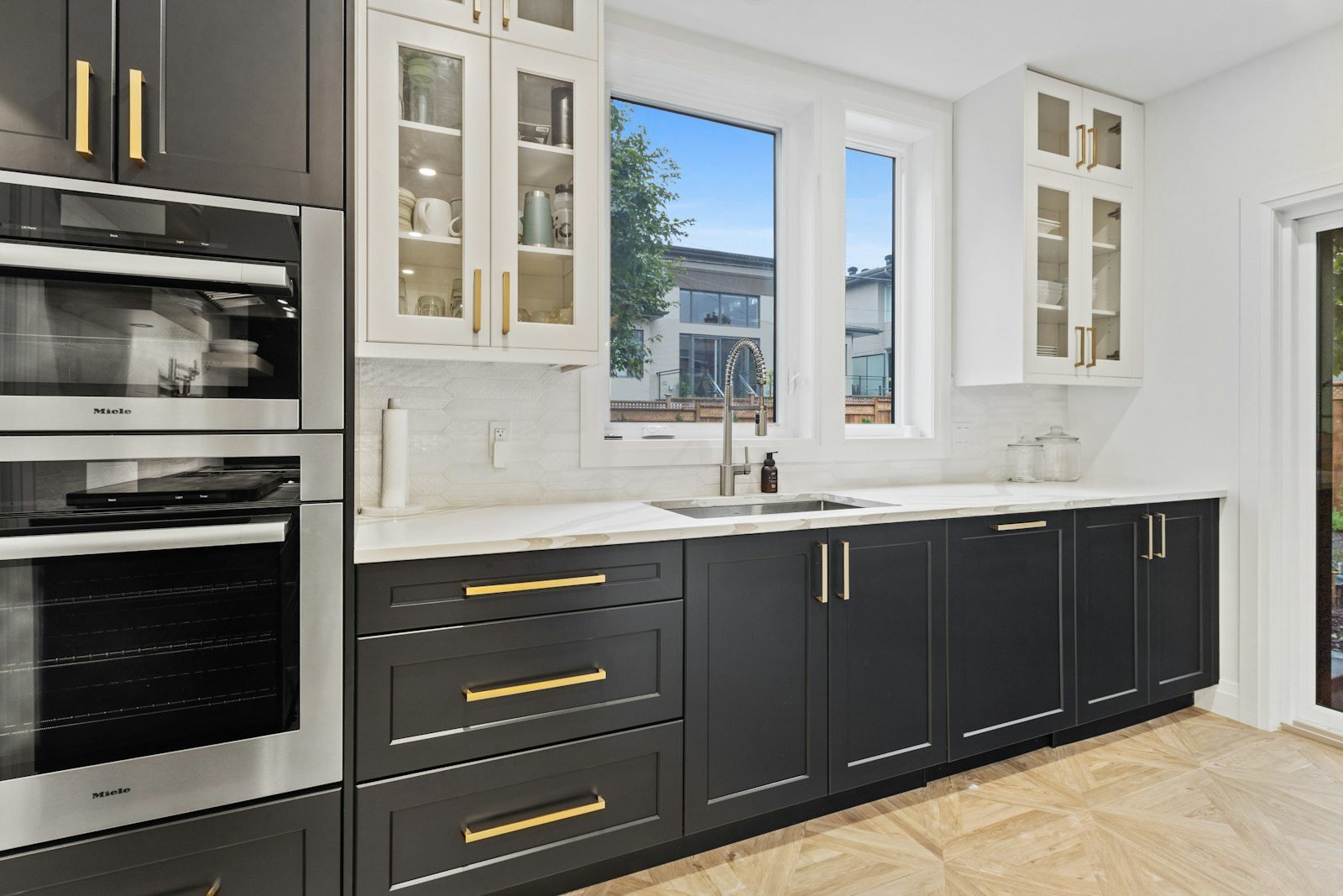 Glass Door Kitchen Cabinets