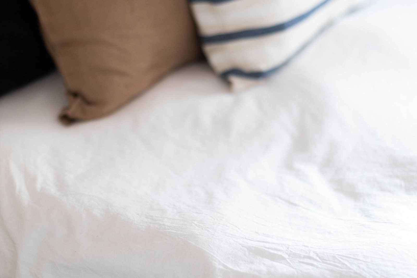Striped pillow scheme in brown and white tones