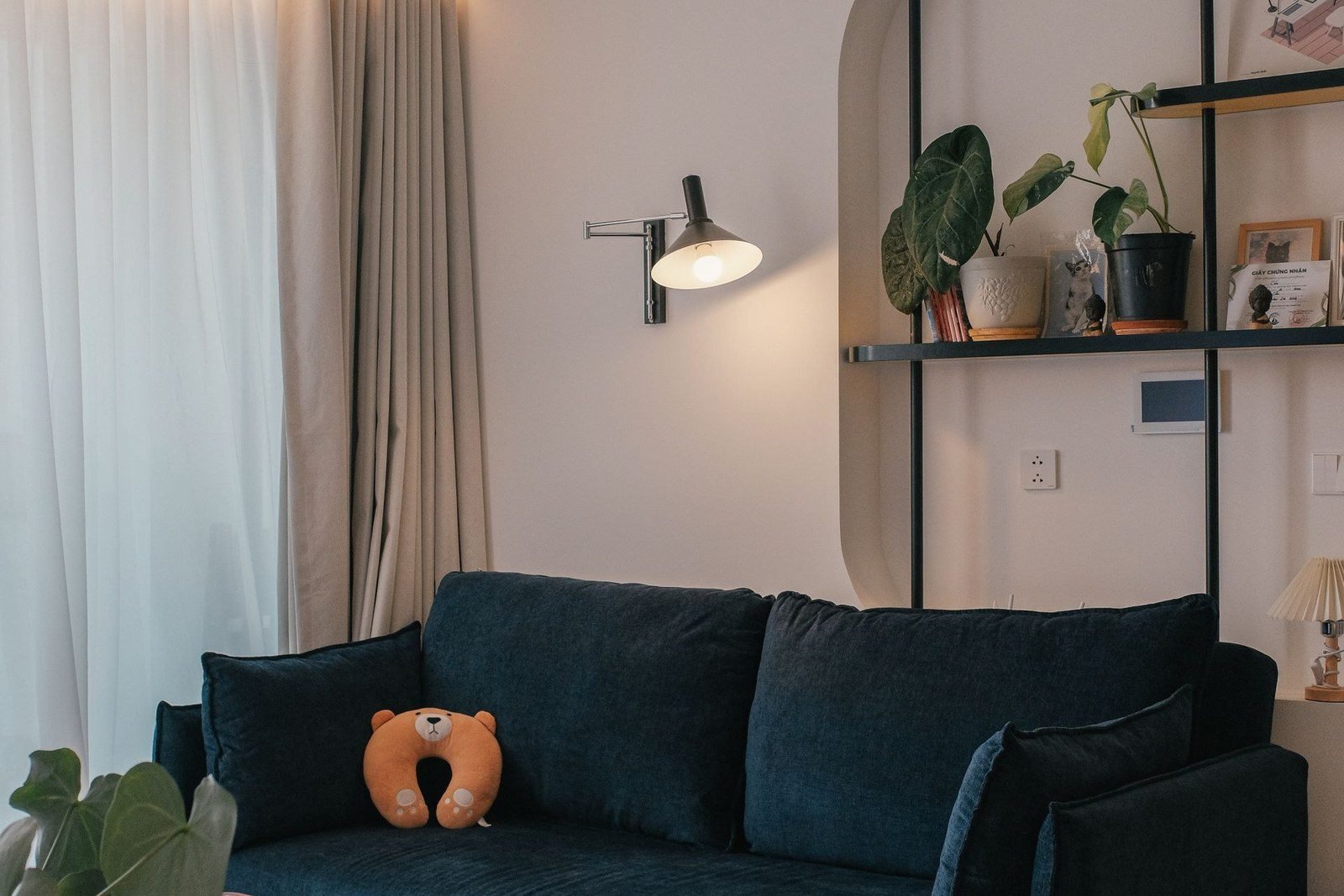 Navy velvet sofa scheme in a villa living room